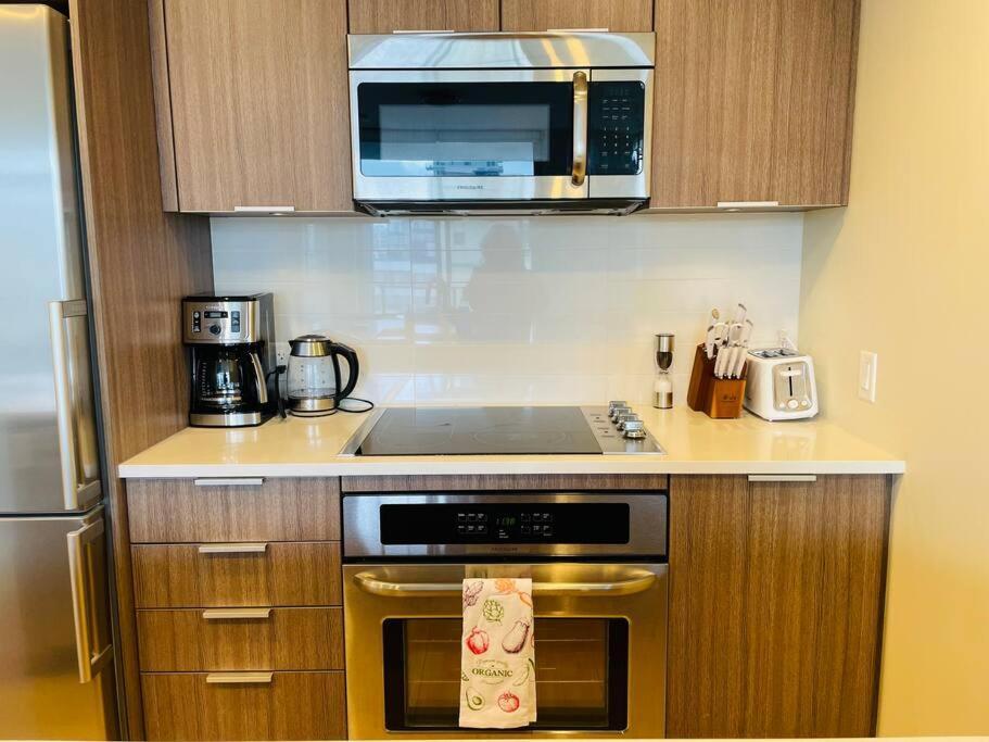 Lovely Downtown 2 Bedroom Condo With Free Parking Victoria Extérieur photo